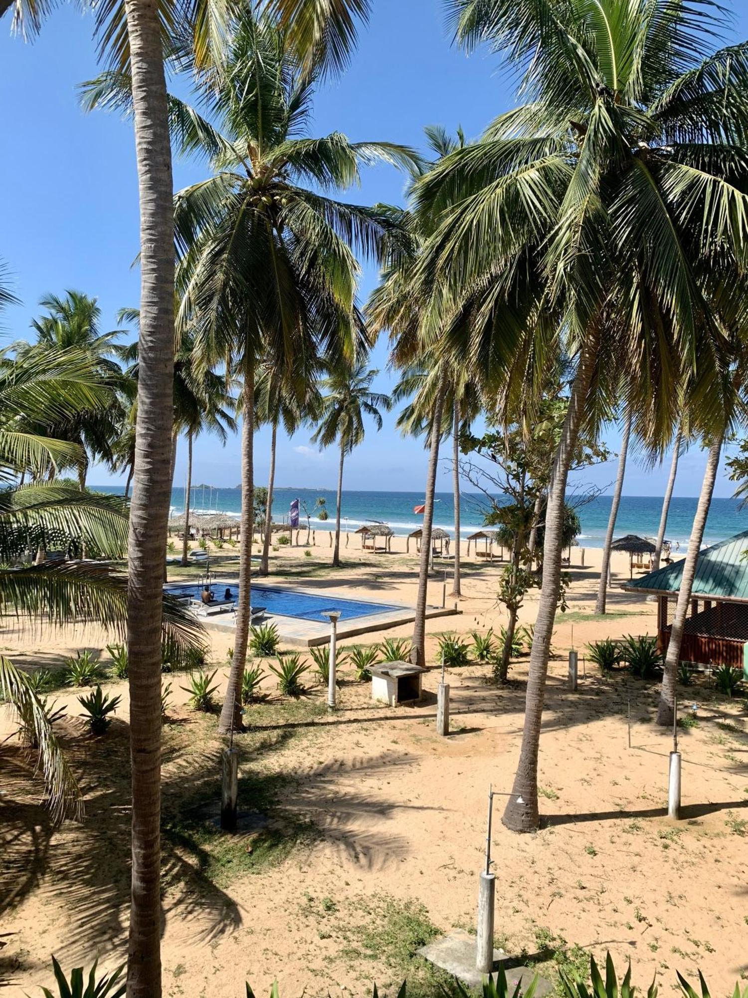 Sea Way Hotel Nilaveli Exterior photo